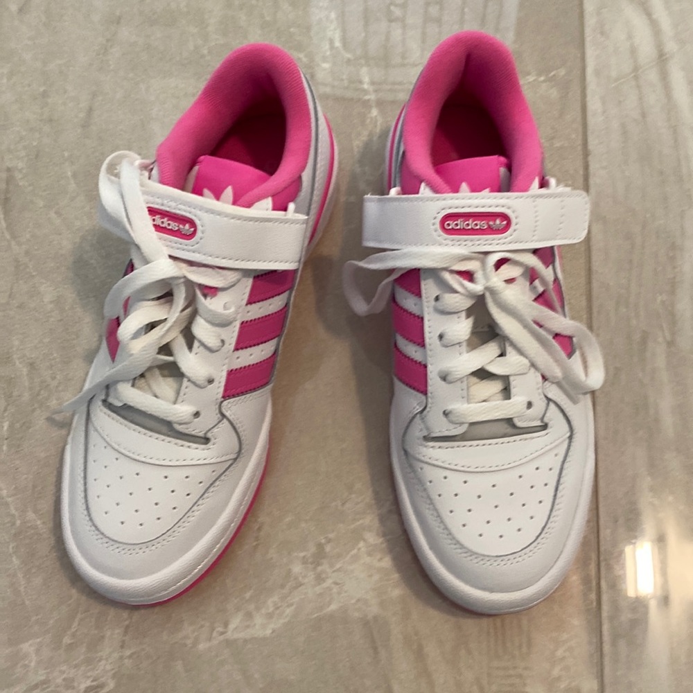 Women adidas shoes size 5